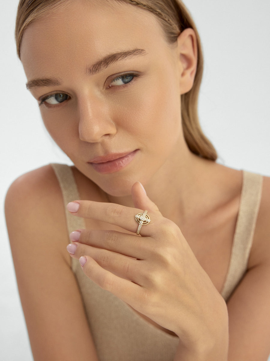 Oval Form Modern Diamond-Inspired Ring in 14K Gold