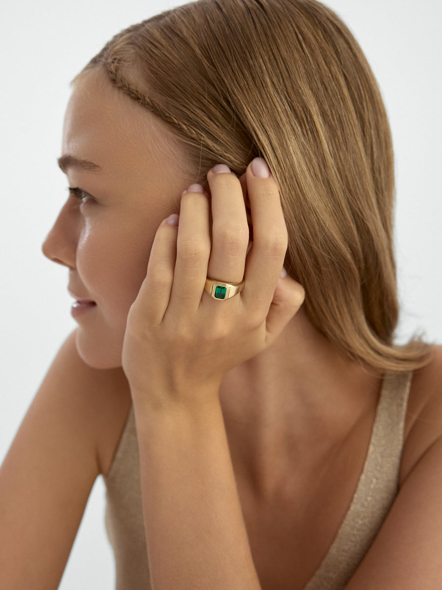 Emerald Green Effect Baguette Ring in 14K Gold
