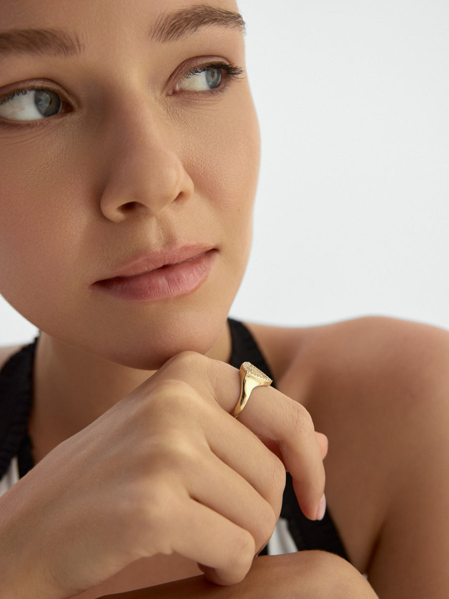 Triangle Form Baguette & Round-Cut Stone Ring in 14K Gold