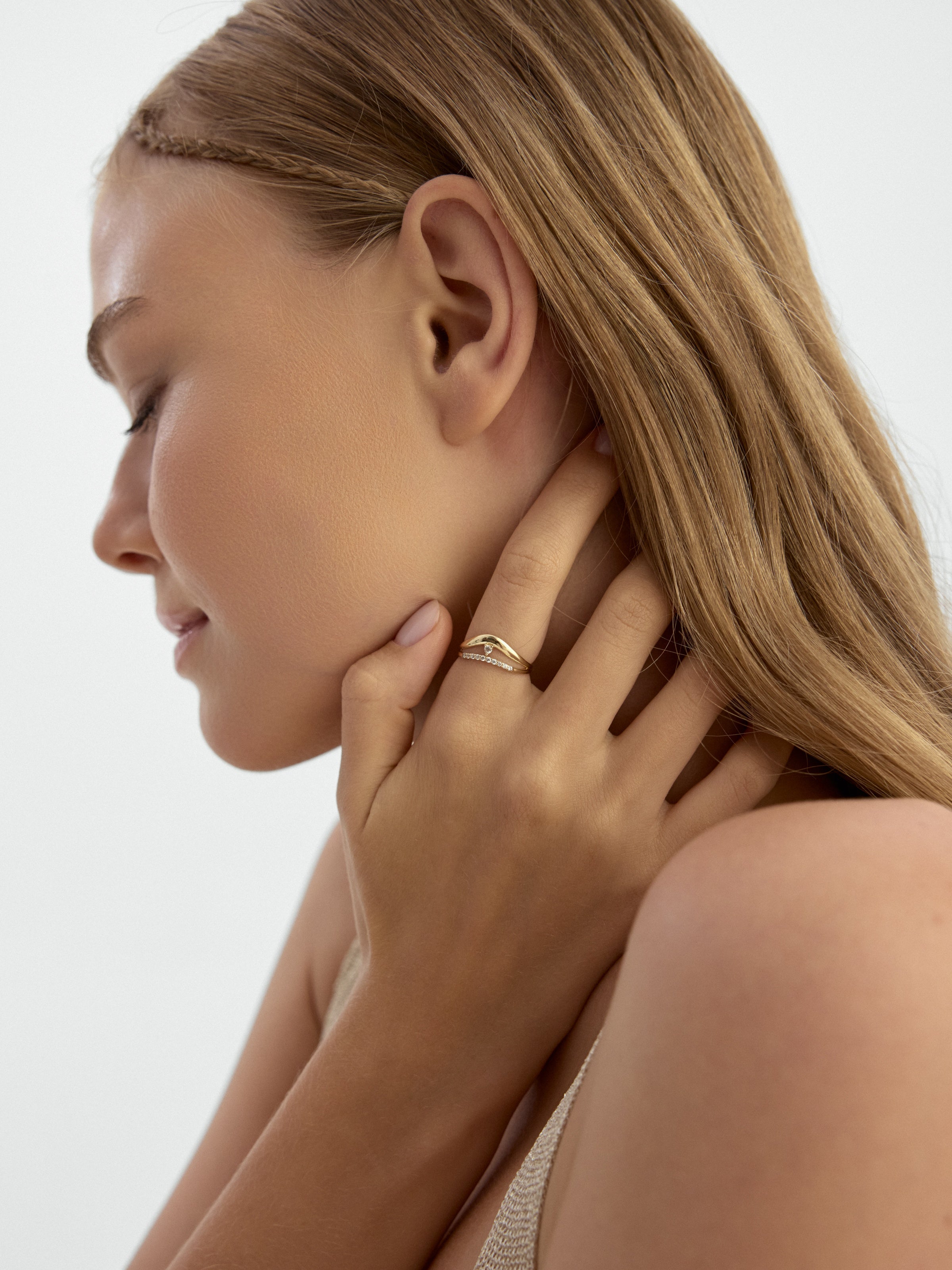 Stone-Set V Form Ring in 14K Gold