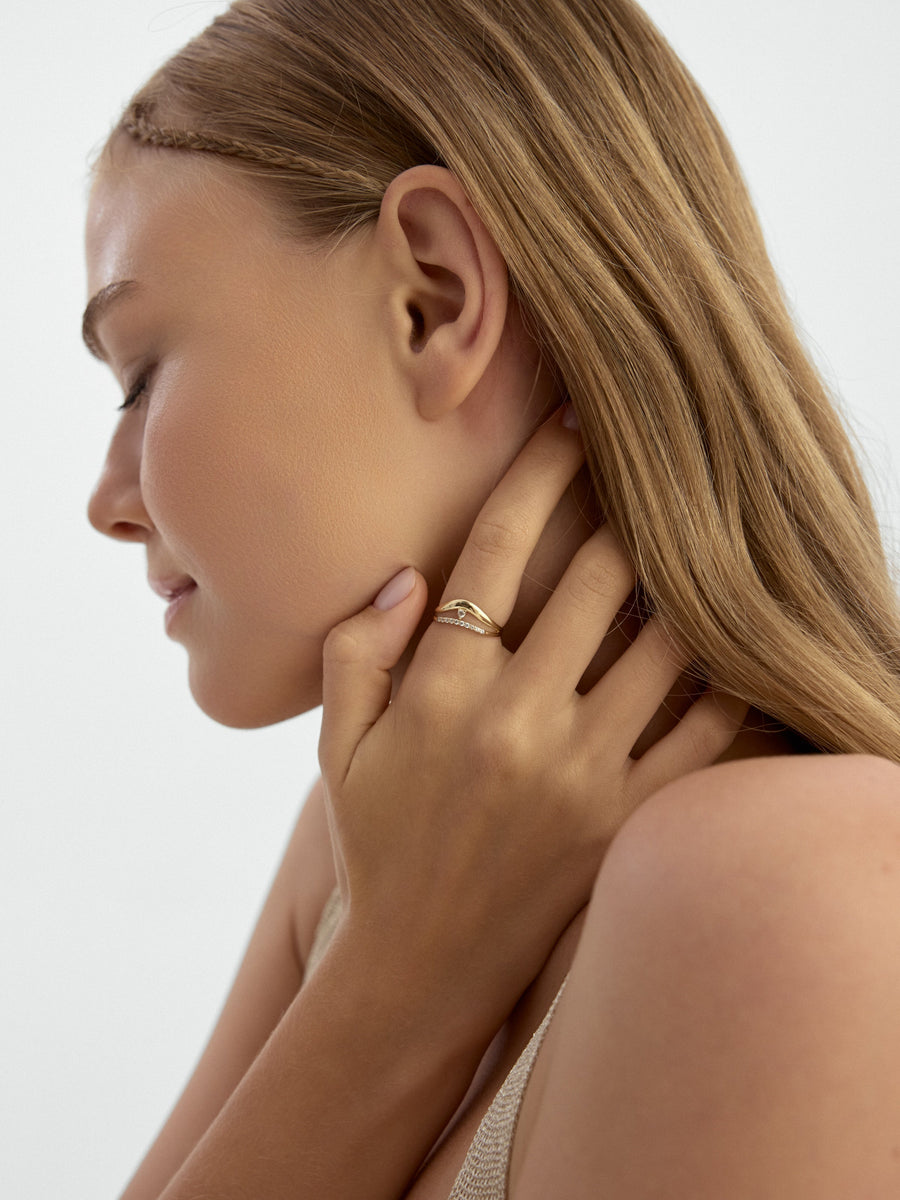 Stone-Set V Form Ring in 14K Gold