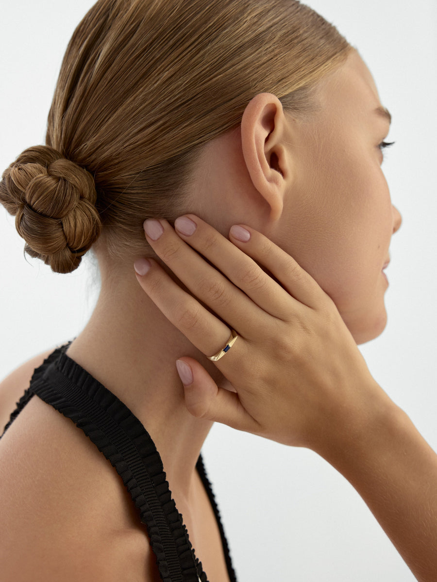 Sapphire-Inspired Baguette Stone Minimal Ring in 14K Gold