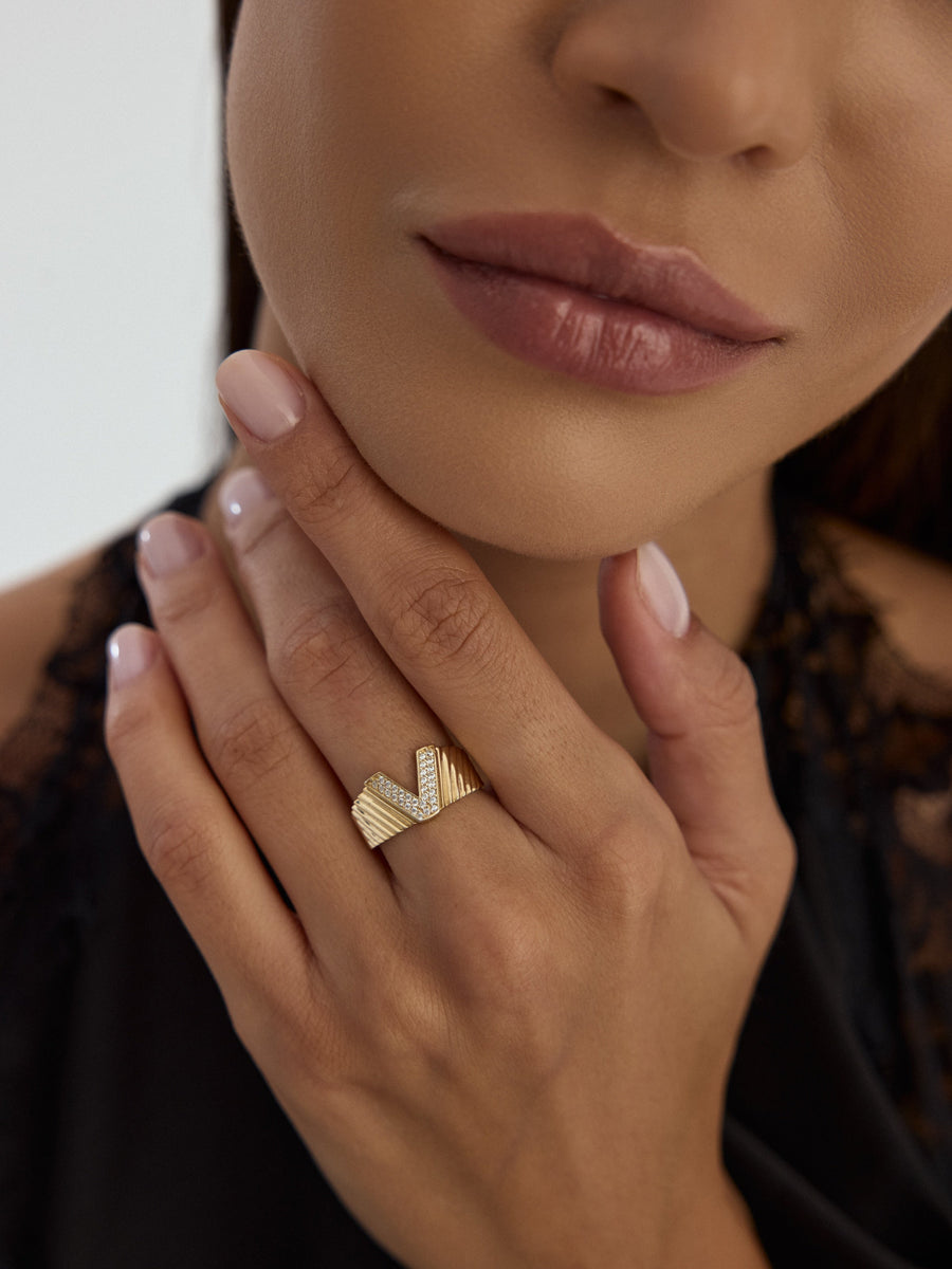 V-Shaped Stone-Set Ring in 14K Gold