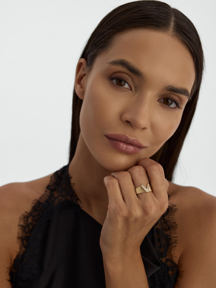 V-Shaped Stone-Set Ring in 14K Gold