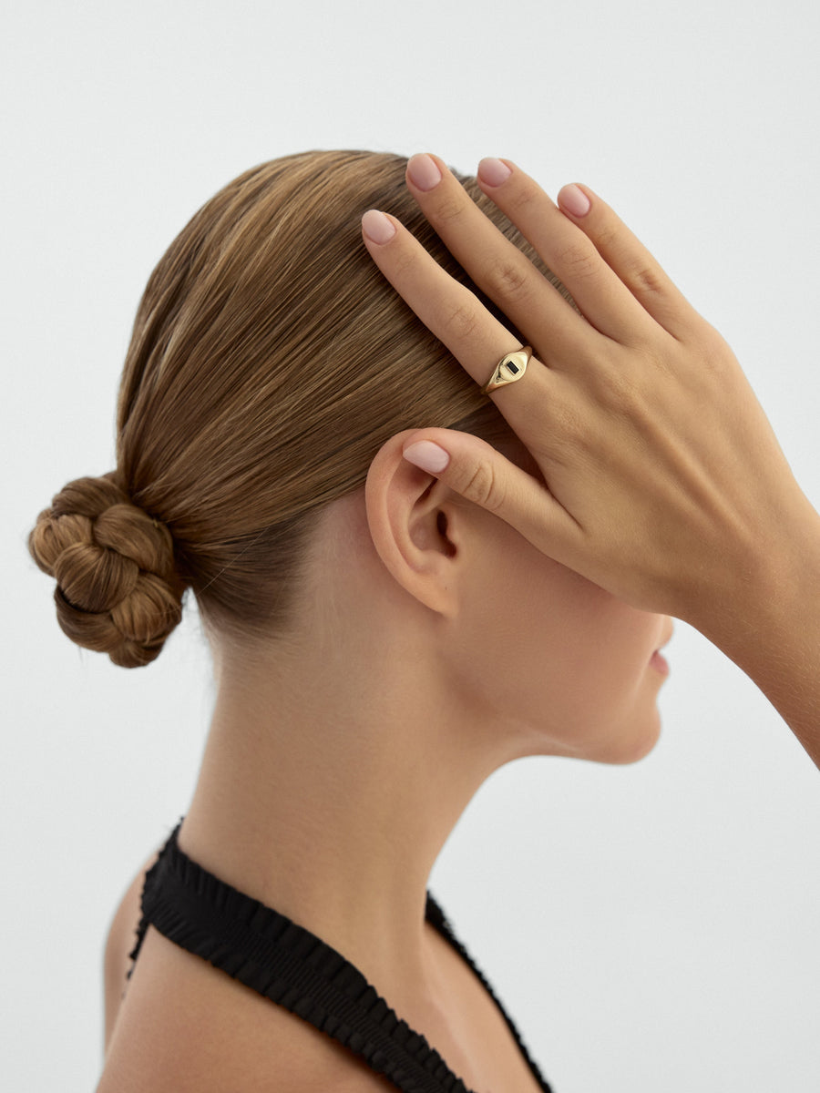 Baguette Black Stone Oval Form Ring in 14K Gold