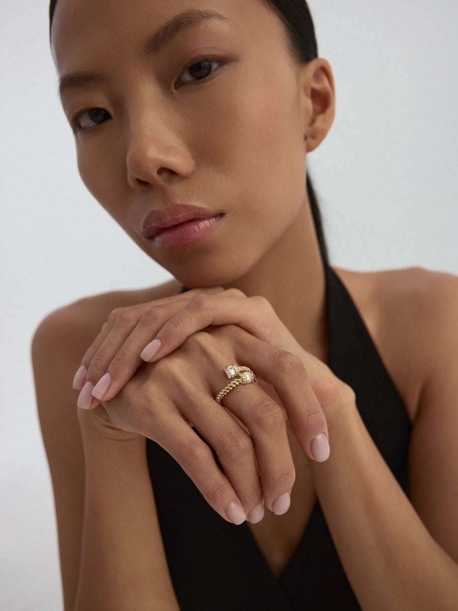 Baguette Stone Rope Form Ring in 14K Gold
