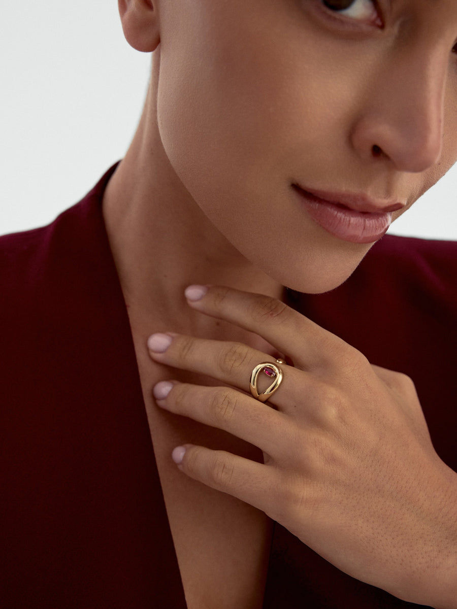 Oval Garnet Stone Ring in 14K Gold