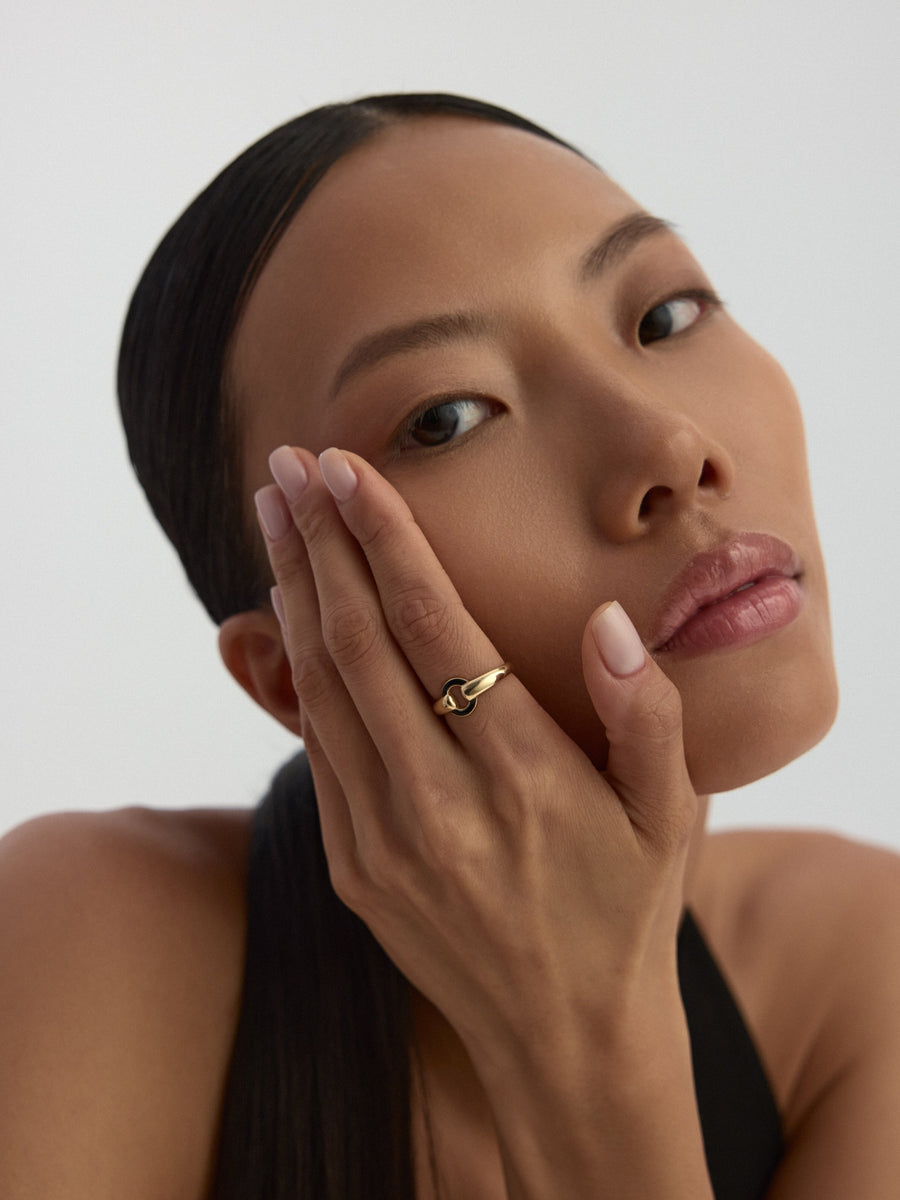 Hoop Form Ring in 14K Gold
