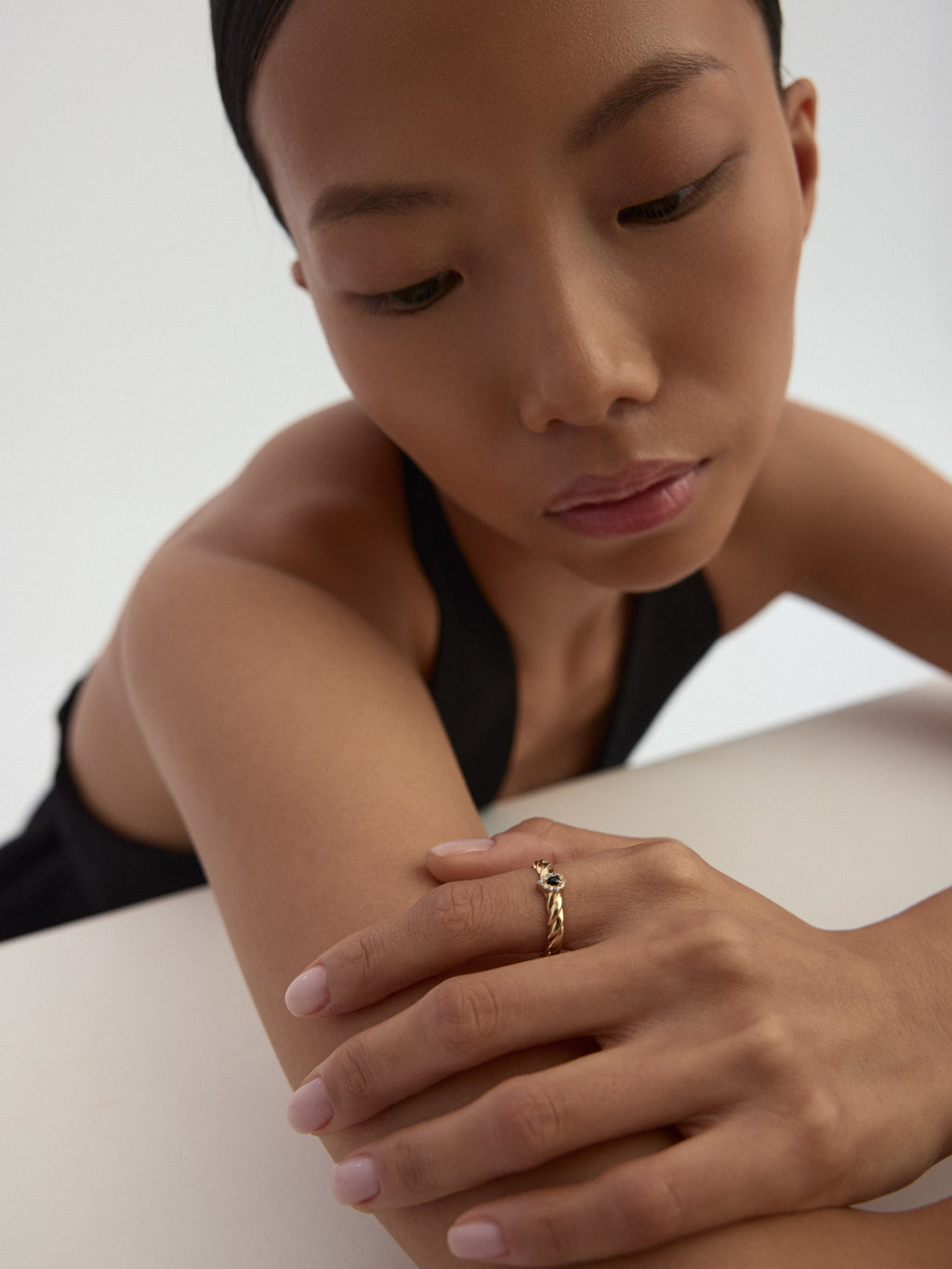 Drop Black Stone Twisted Form Ring in 14K Gold