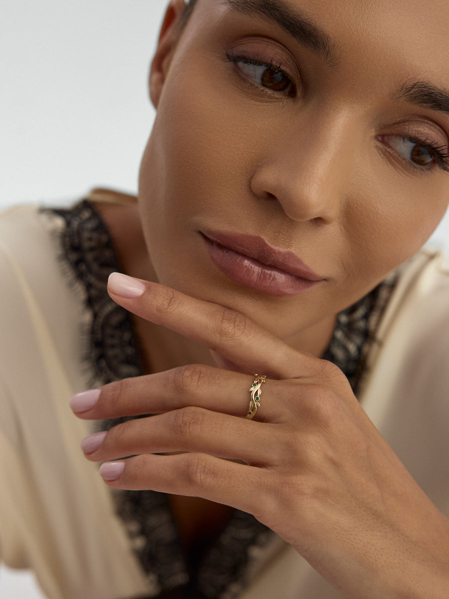 Leaf Motif Emerald Green Stone Ring in 14K Gold