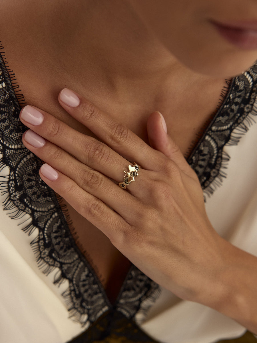 Bee Motif Honeycomb Ring in 14K Gold