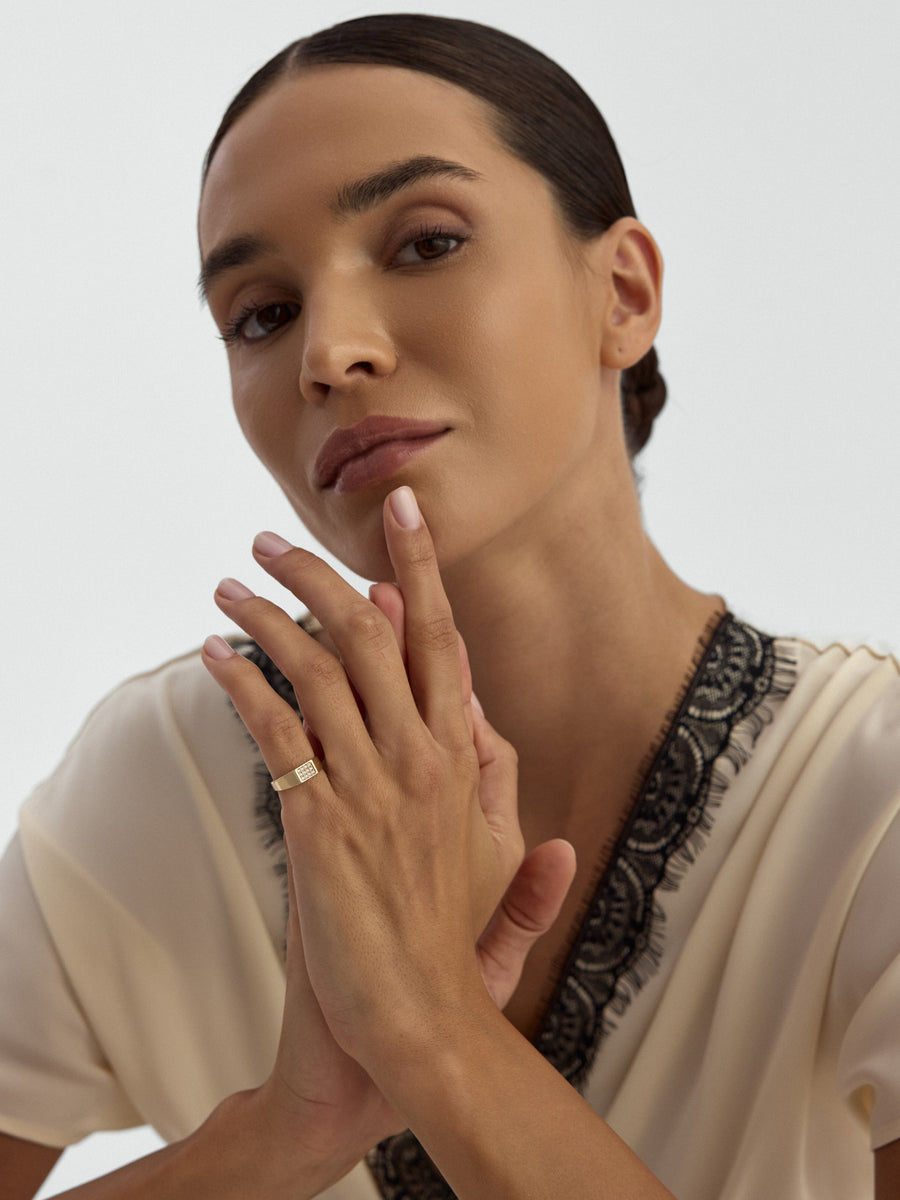 Diamond-Inspired Disc Stone Ring in 14K Gold
