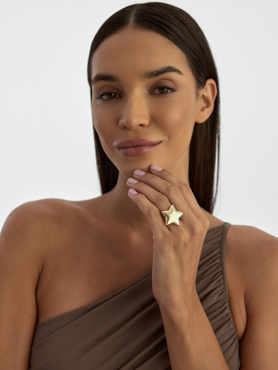 Star Form Ring in 14K Gold