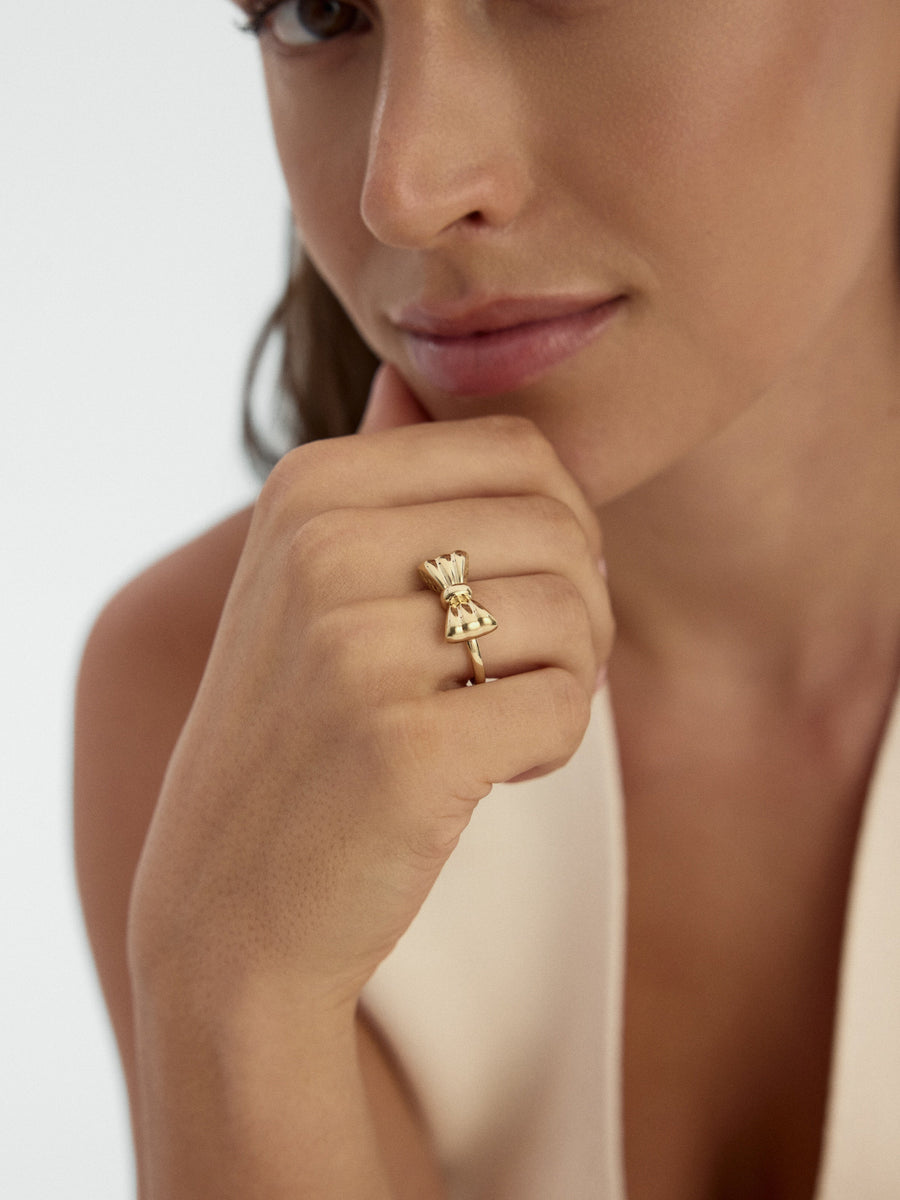 Bow Form Ring in 14K Gold
