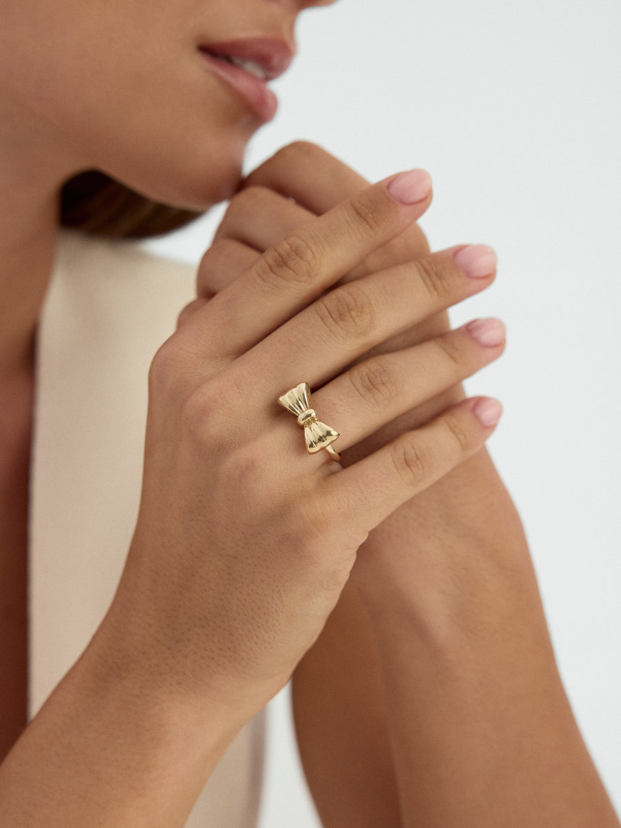 Bow Form Ring in 14K Gold