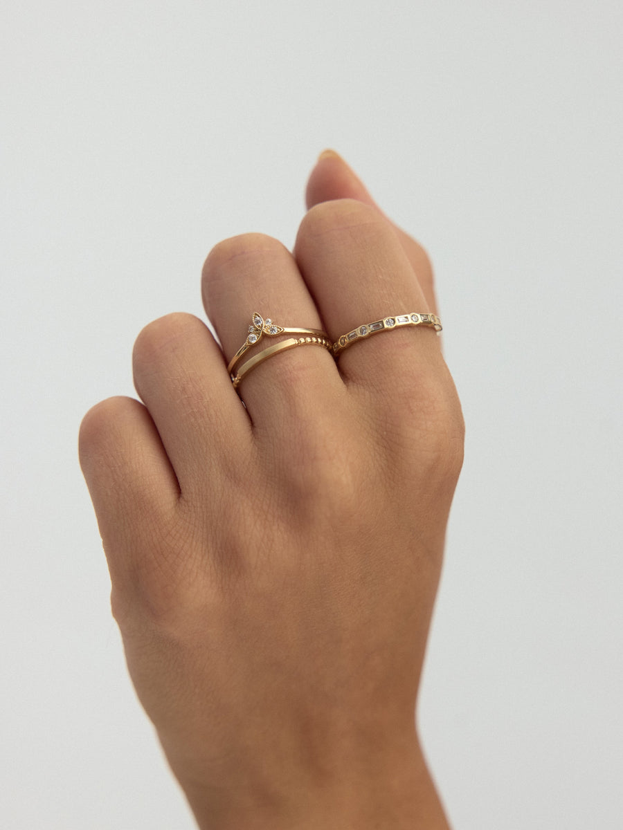 Clover Motif Stone Minimal Ring in 14K Gold