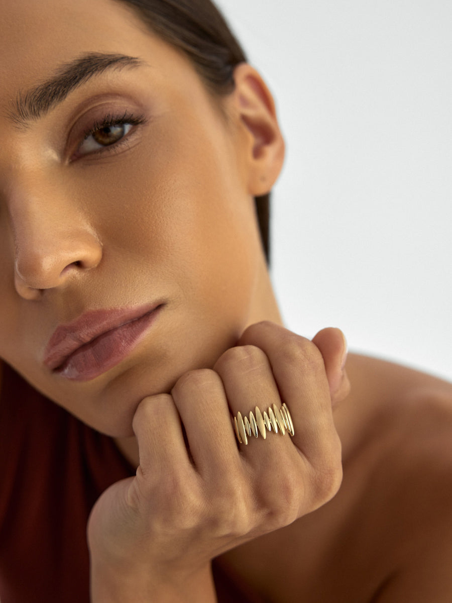 Oval Sequence Ring in 14K Gold