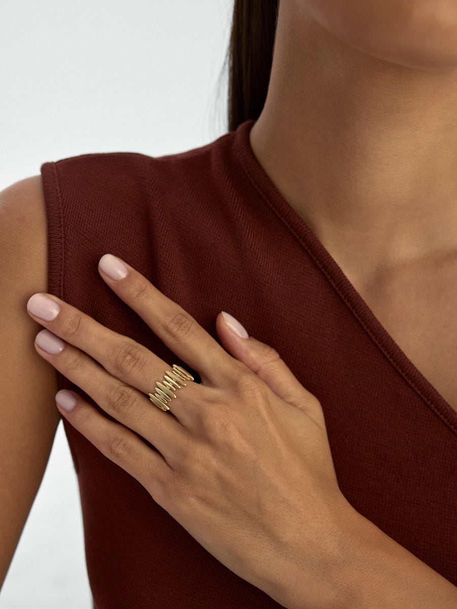 Oval Sequence Ring in 14K Gold