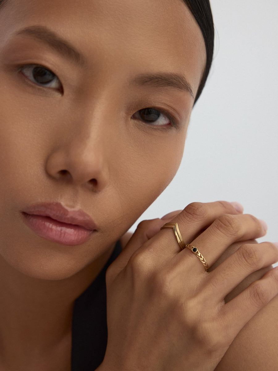 V-Shaped Minimal Ring in 14K Gold
