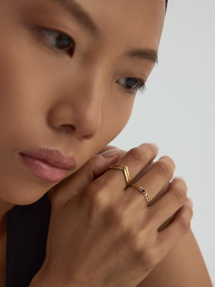 V-Shaped Minimal Ring in 14K Gold