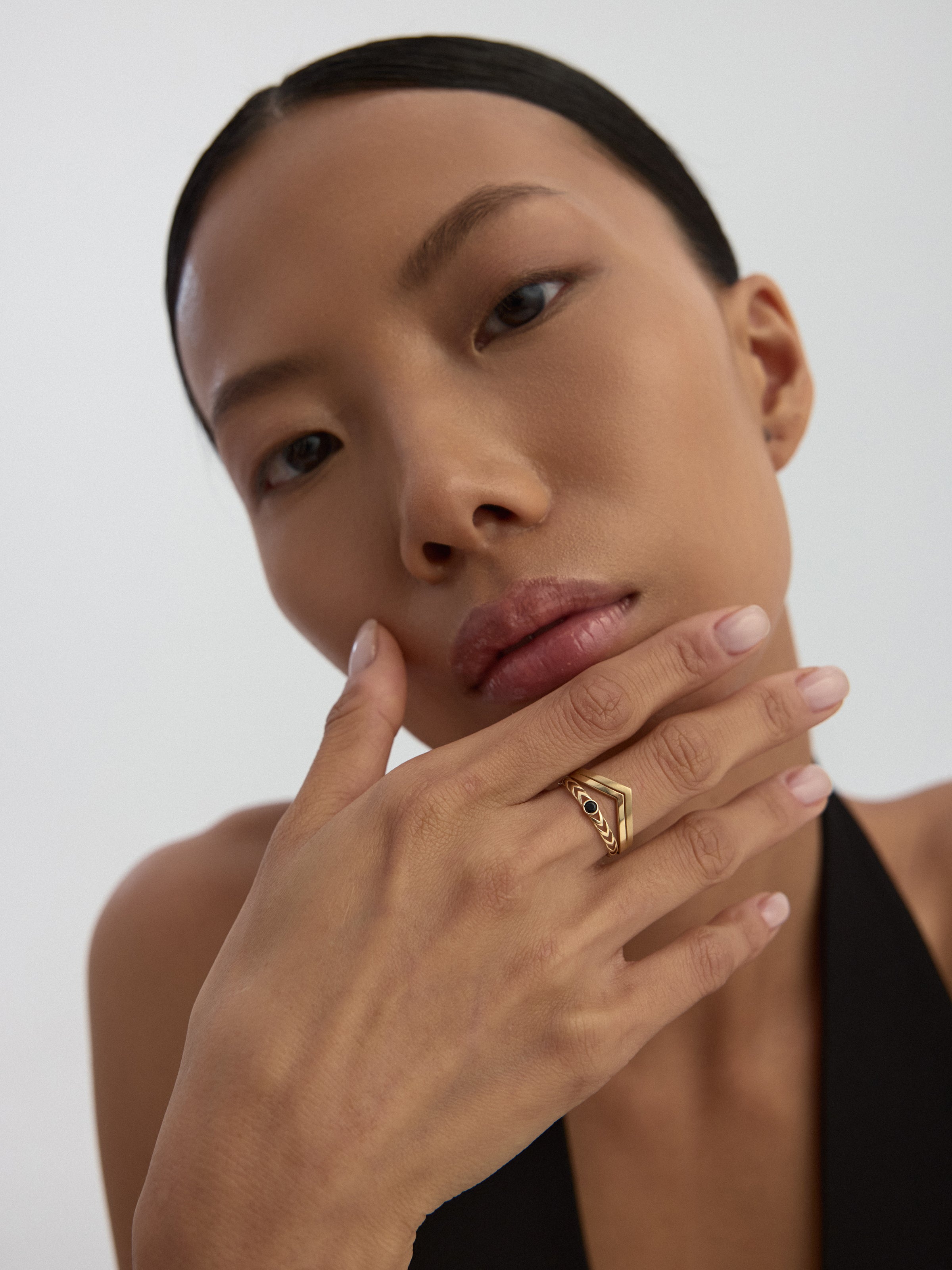 V-Shaped Minimal Ring in 14K Gold