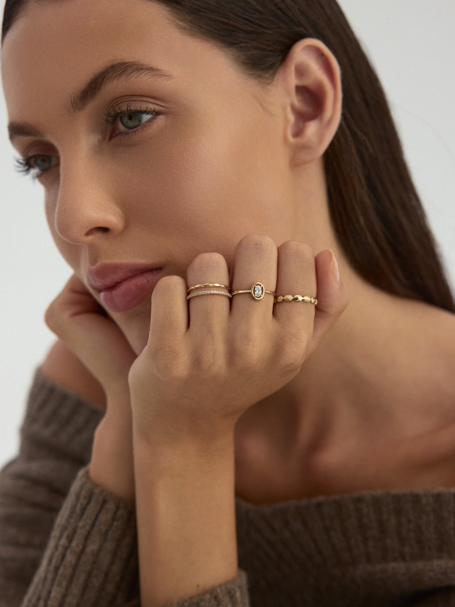 Oval Cut Stone Minimal Ring in 14K Gold