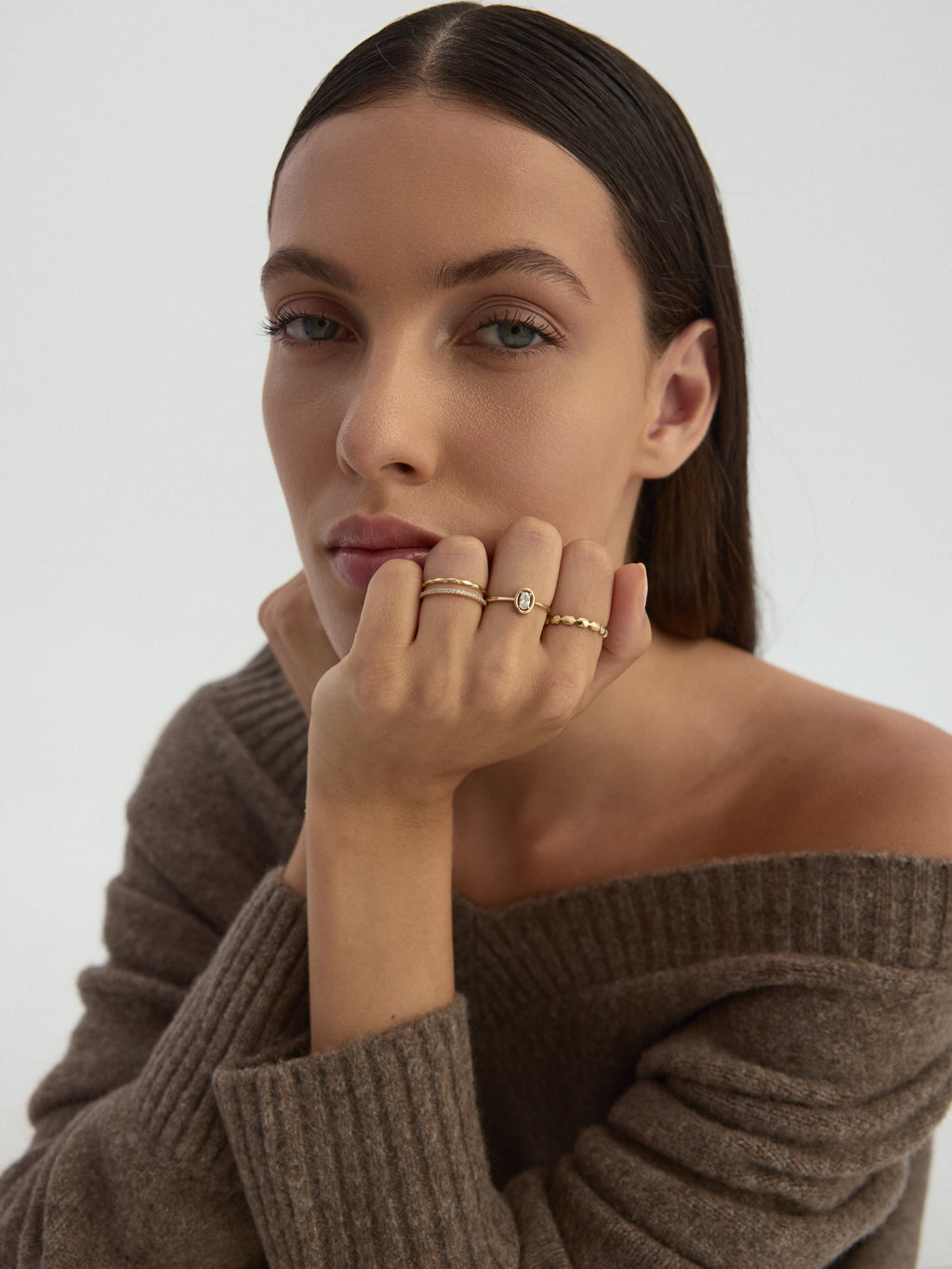 Oval Cut Stone Minimal Ring in 14K Gold