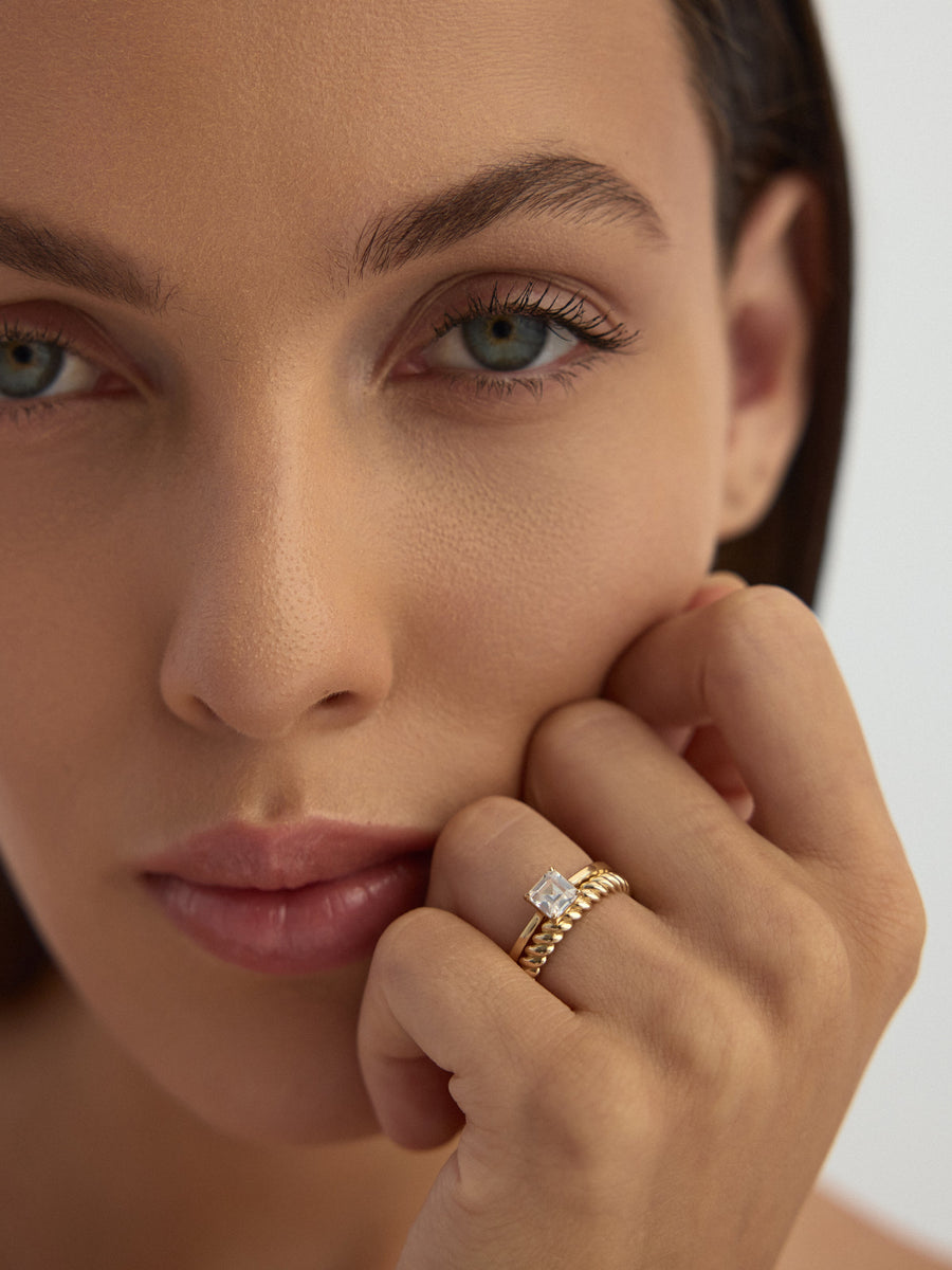 Twisted Form Minimal Ring in 14K Gold