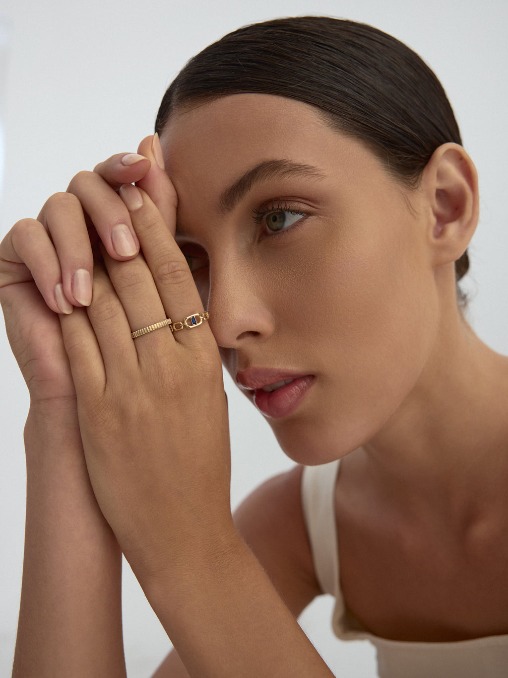 Sapphire-Inspired Baguette Stone Chain Form Ring in 14K Gold