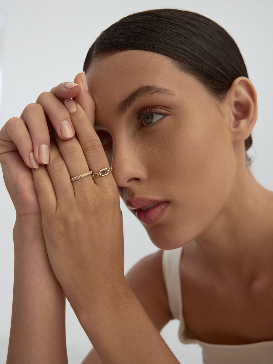 Sapphire-Inspired Baguette Stone Chain Form Ring in 14K Gold