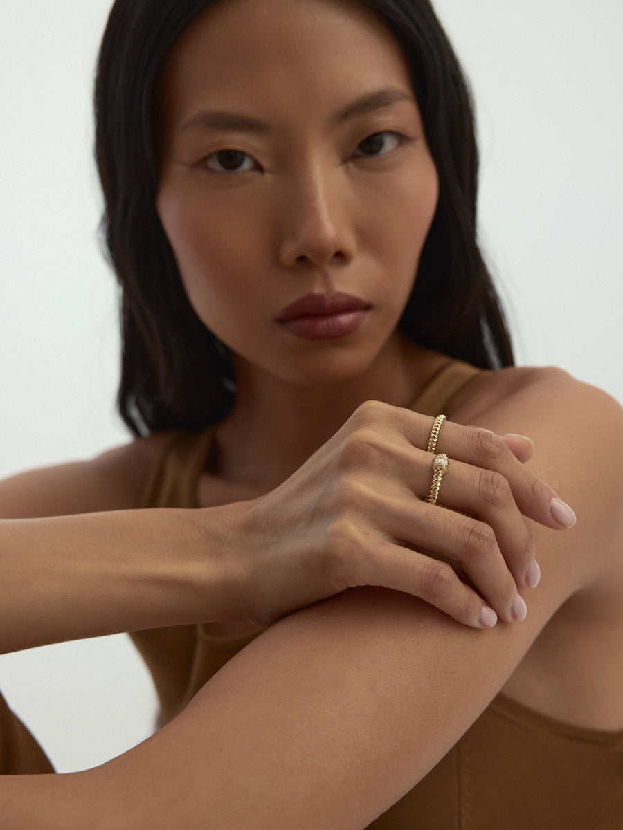 Baguette Stone Twisted Form Ring in 14K Gold