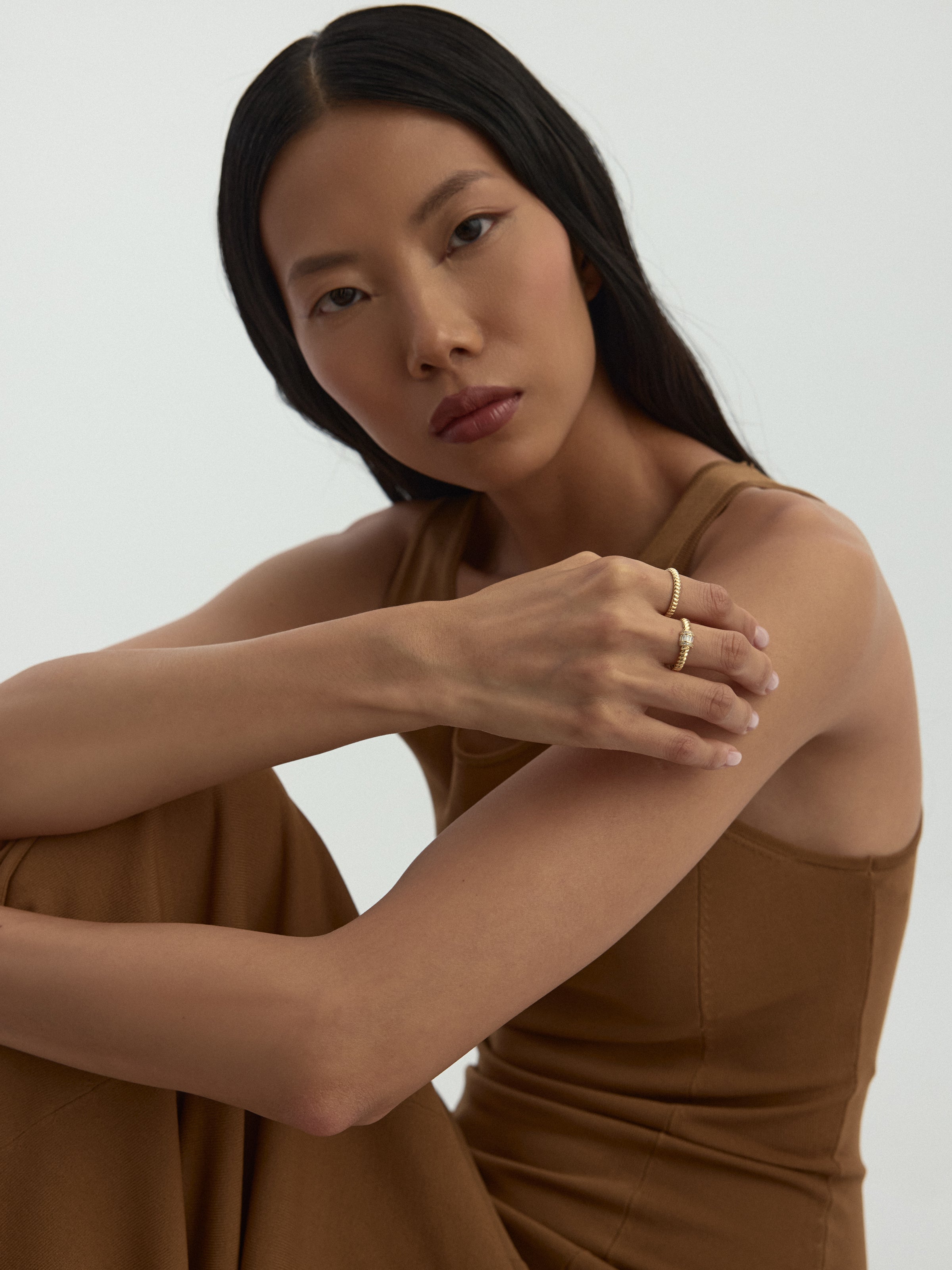 Baguette Stone Twisted Form Ring in 14K Gold