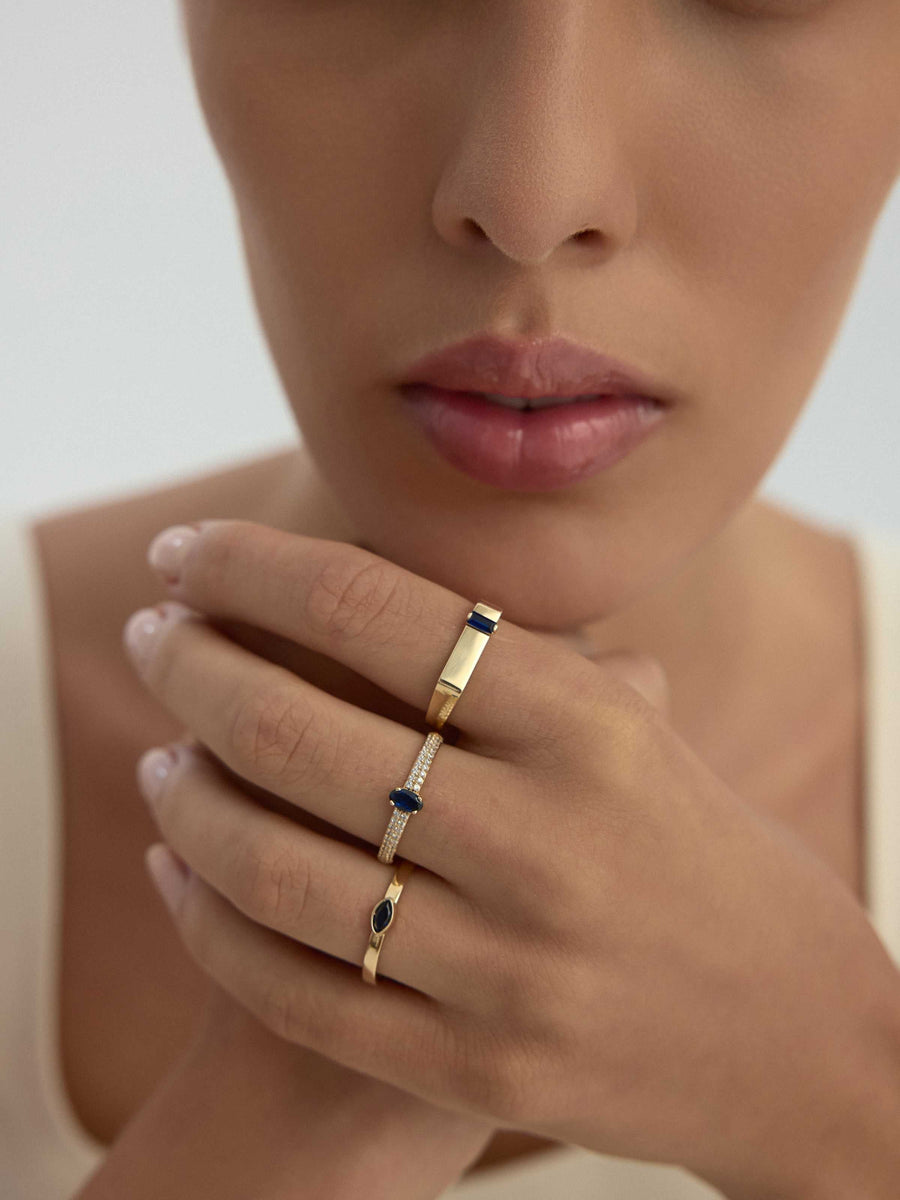 Baguette Cut Navy Blue Stone Minimal Ring in 14K Gold