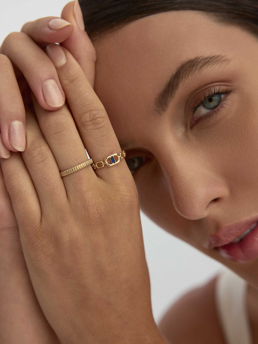 Sapphire-Inspired Baguette Stone Chain Form Ring in 14K Gold