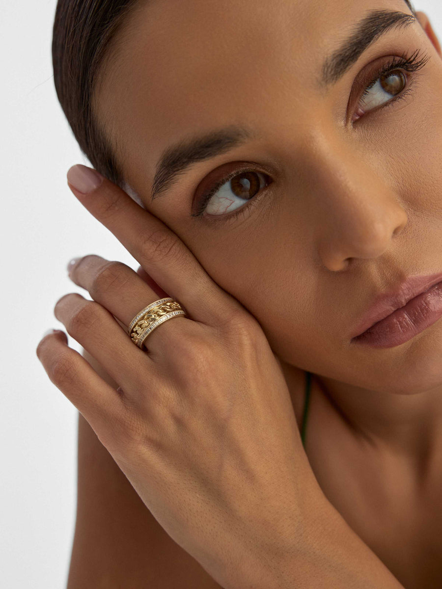 Baguette Stone-Set Classic Chain Ring in 14K Gold