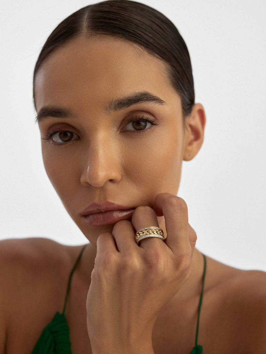 Baguette Stone-Set Classic Chain Ring in 14K Gold