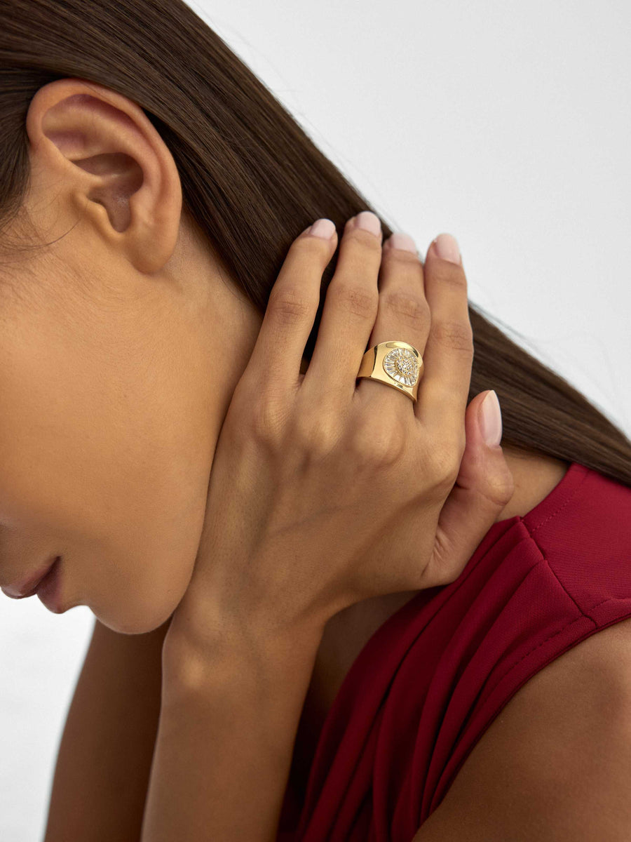 Baguette Stone Wide Vintage Ring in 14K Gold