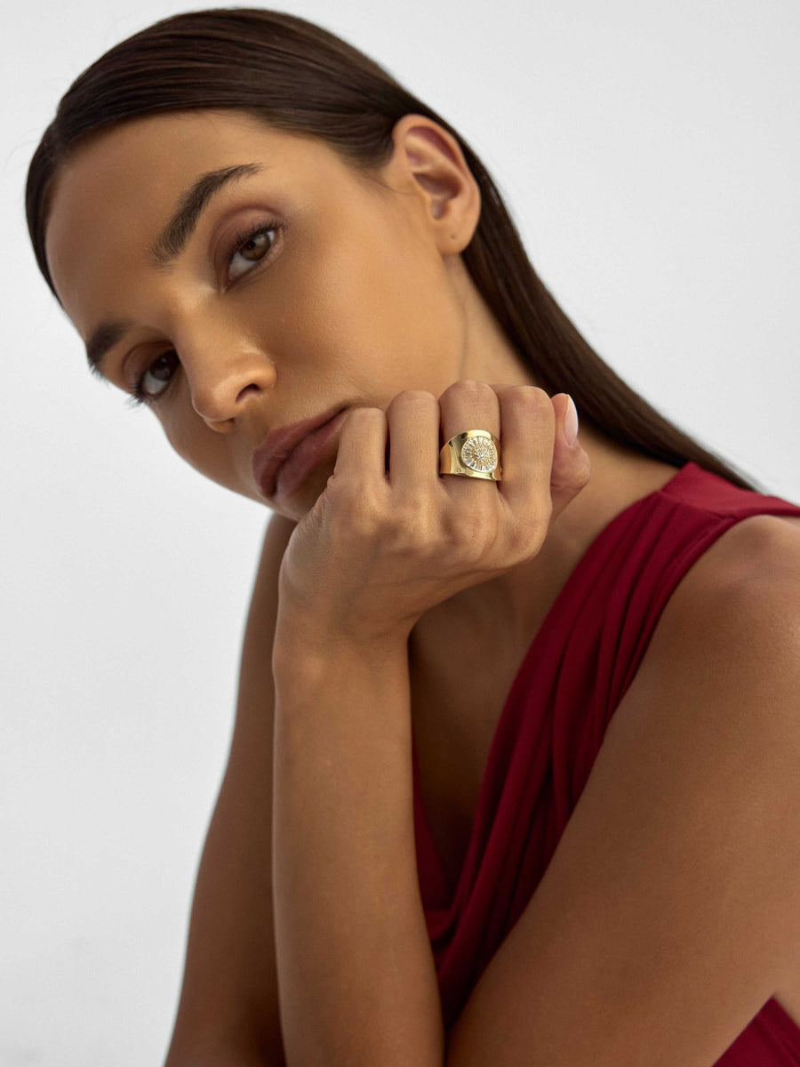 Baguette Stone Wide Vintage Ring in 14K Gold