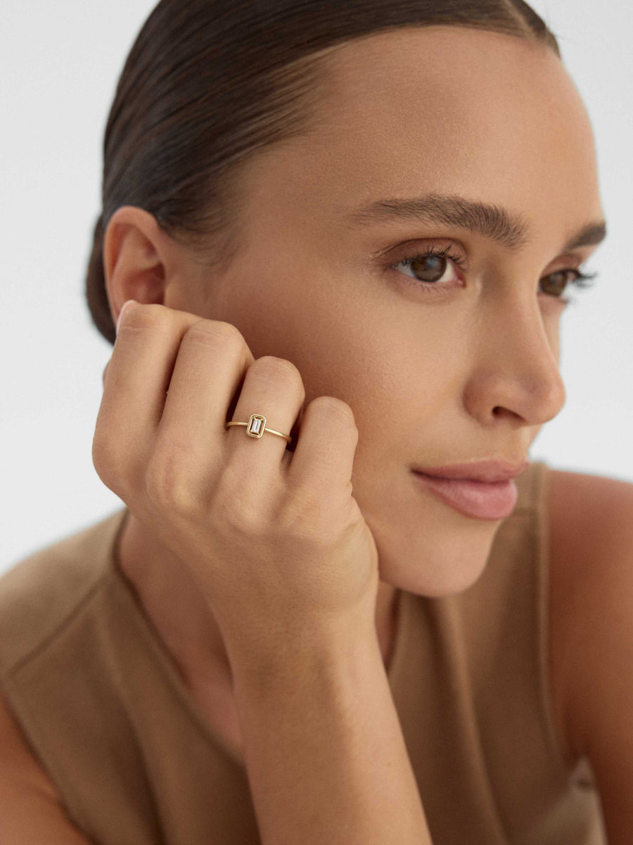 Baguette Stone Modern Minimal Ring in 14K Gold