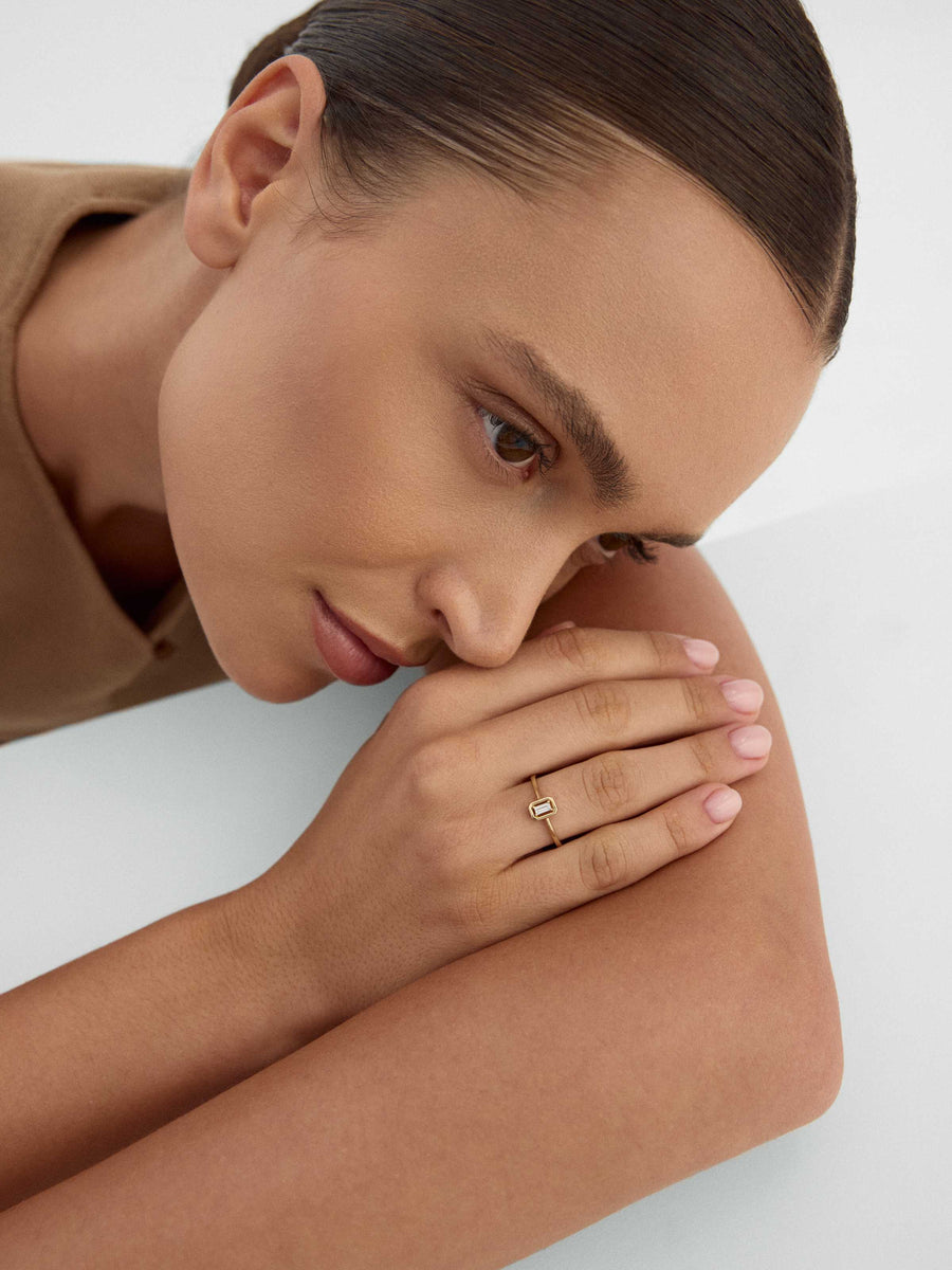 Baguette Stone Modern Minimal Ring in 14K Gold