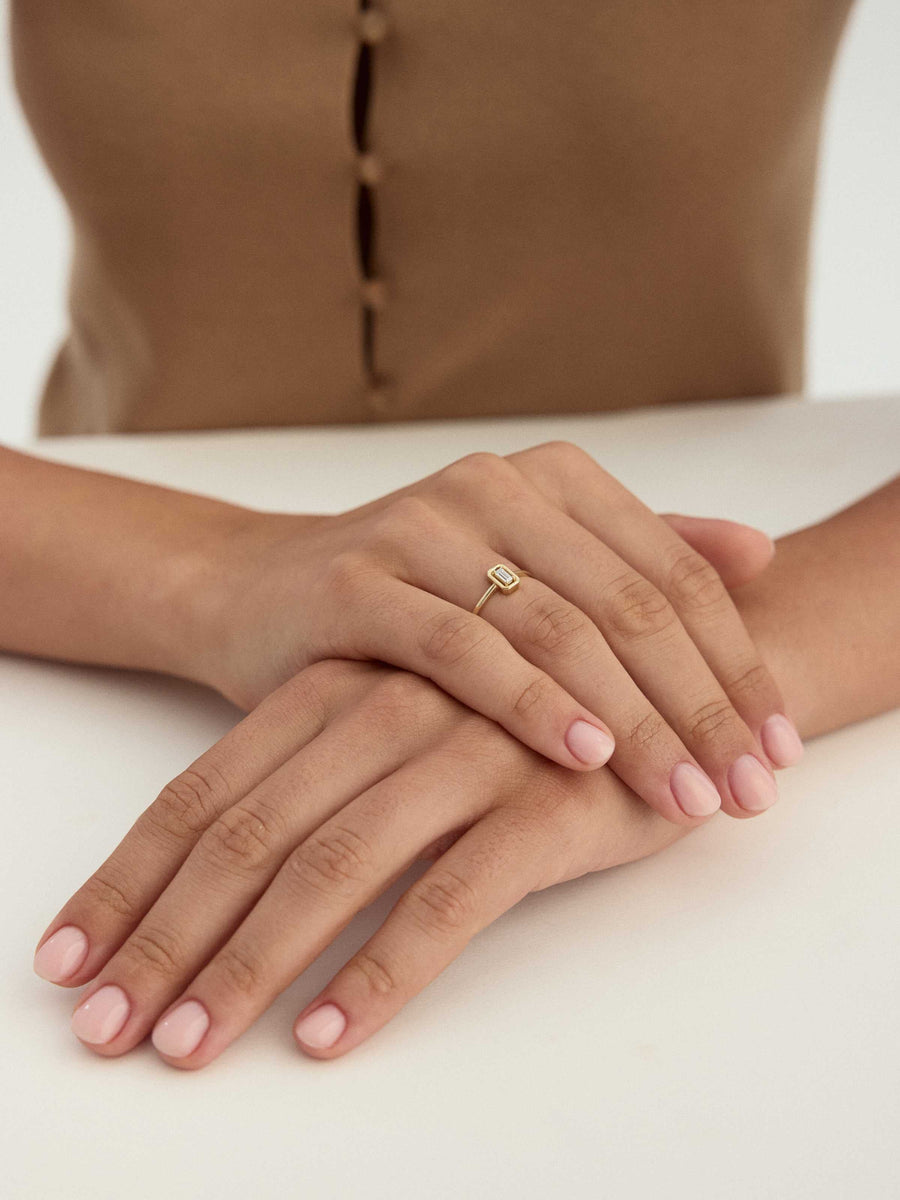 Baguette Stone Modern Minimal Ring in 14K Gold