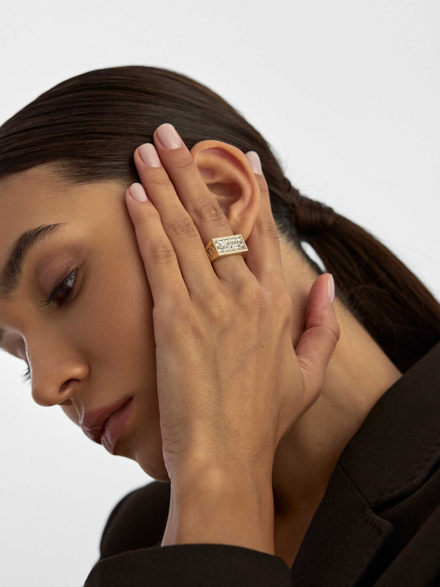 Baguette Stone Chain Motif Ring in 14K Gold
