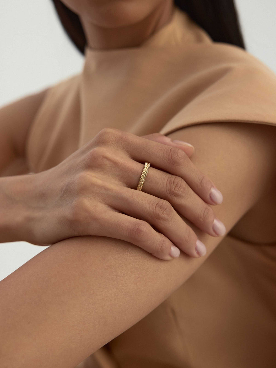 Herringbone Motif Minimal Ring in 14K Gold