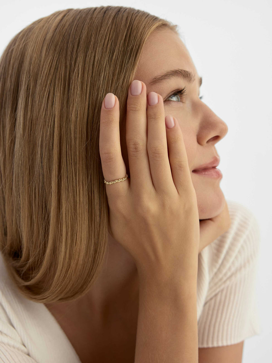 Twisted Minimal Ring in 14K Gold