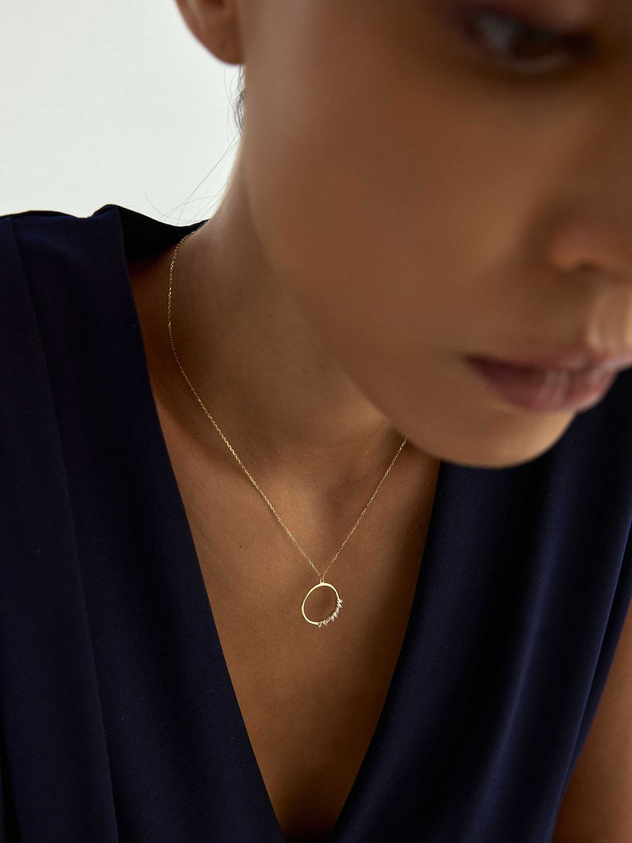 Circle Form Baguette Stone Necklace in 14K Gold