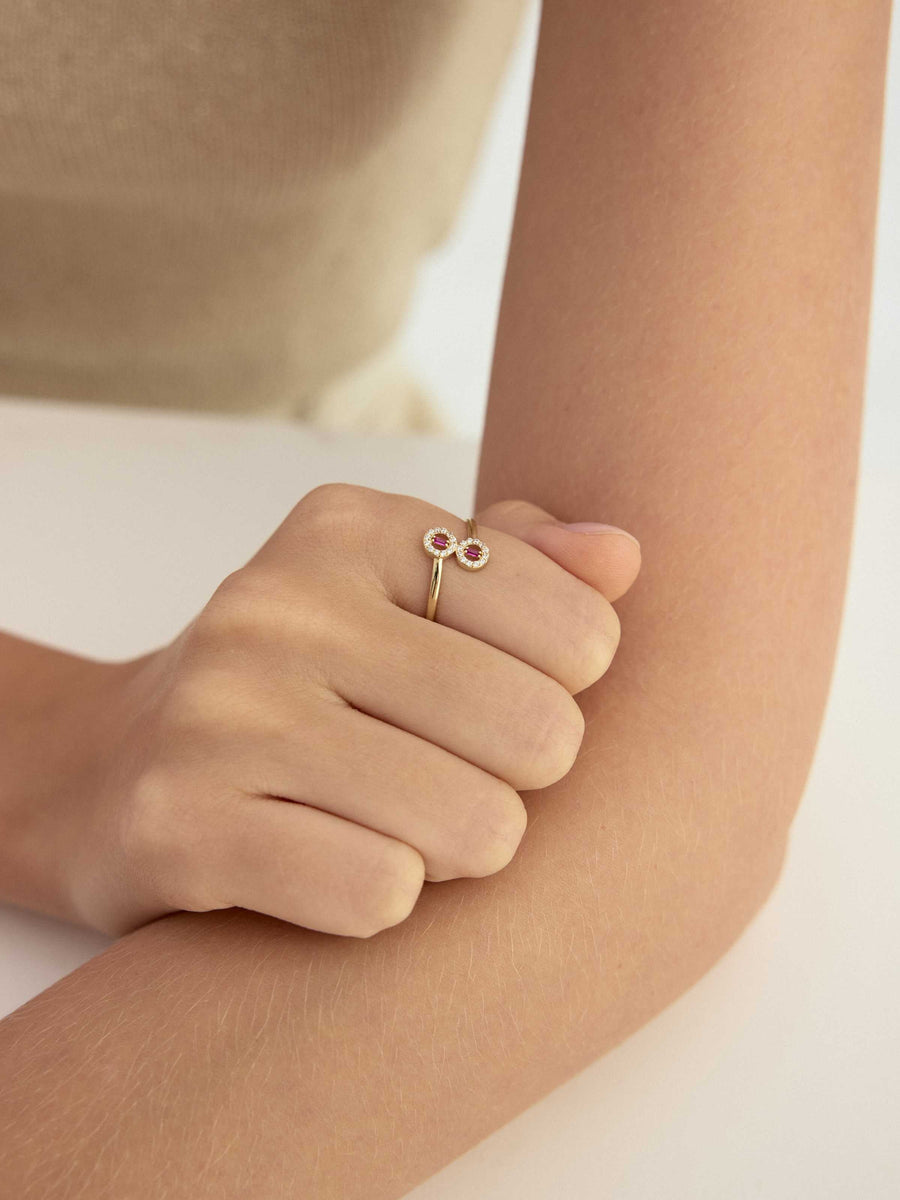 Double Baguette Round-Cut Stone Minimal Ring in 14K Gold