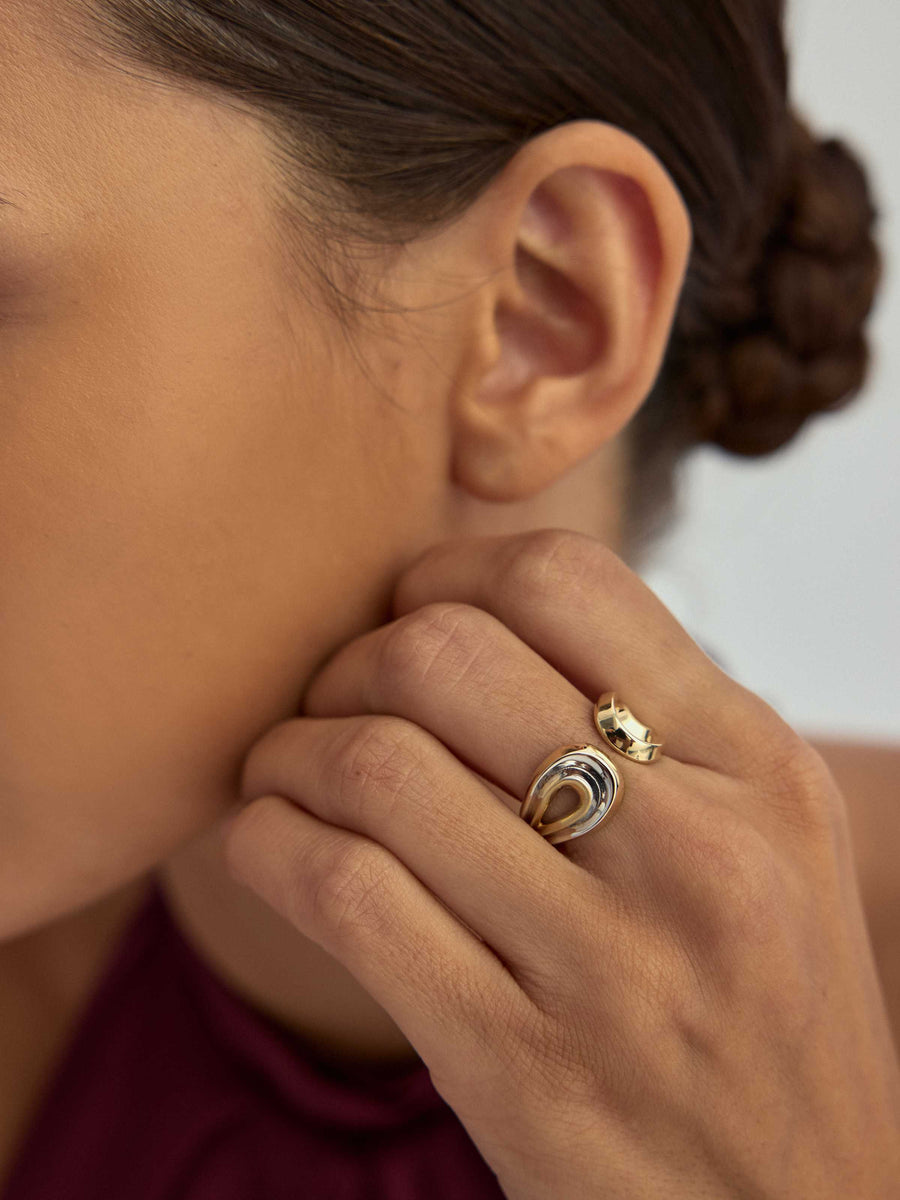 Double Color Spiral Form Ring in 14K Gold