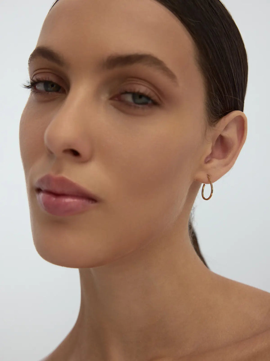 Teardrop Form Minimal Earrings in 14K Gold