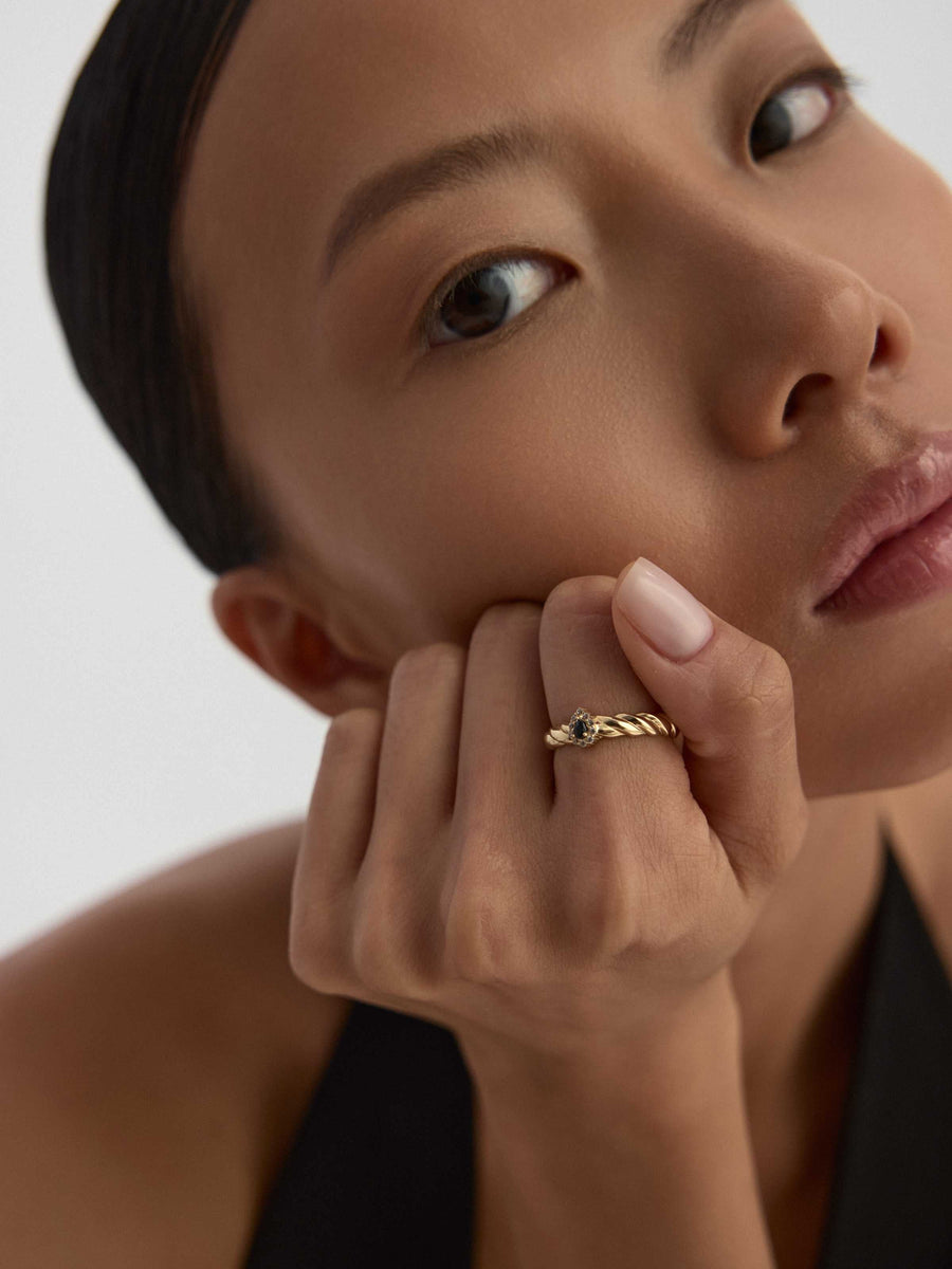 Drop Black Stone Twisted Form Ring in 14K Gold