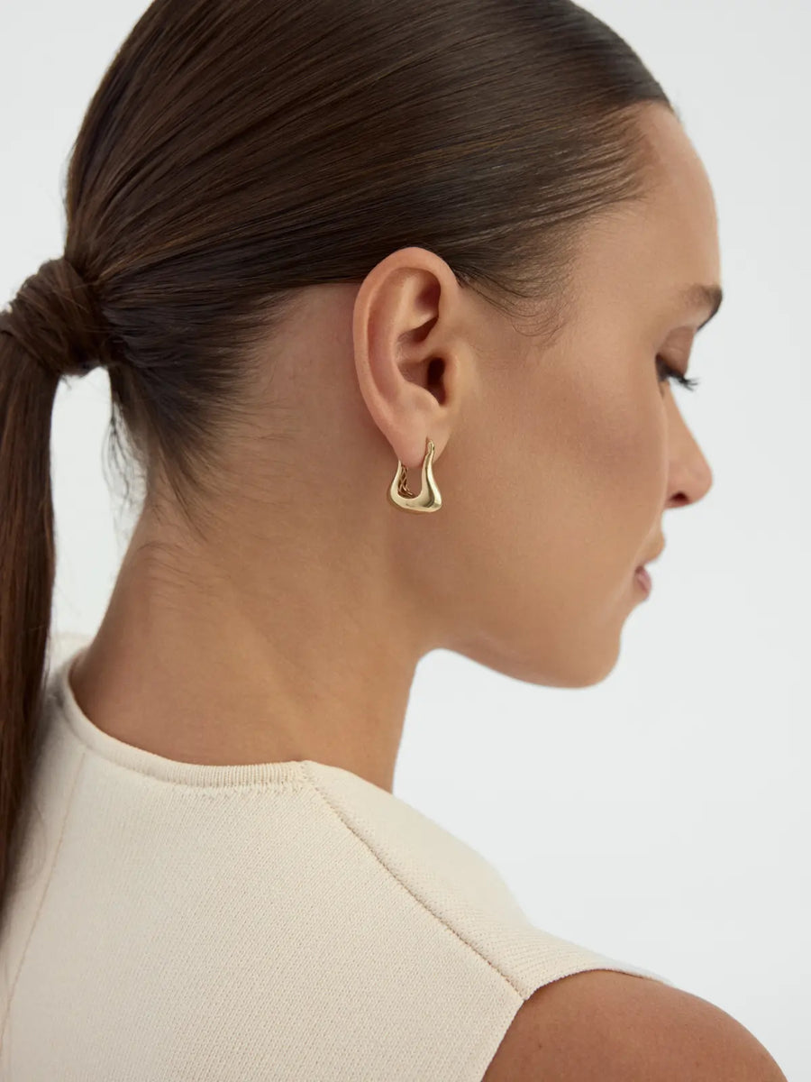 Teardrop Form Earrings in 14K Gold
